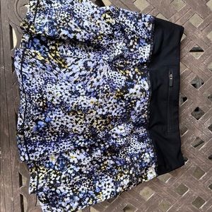 Lululemon new without tags skort. Too small on me. Size 2 small!